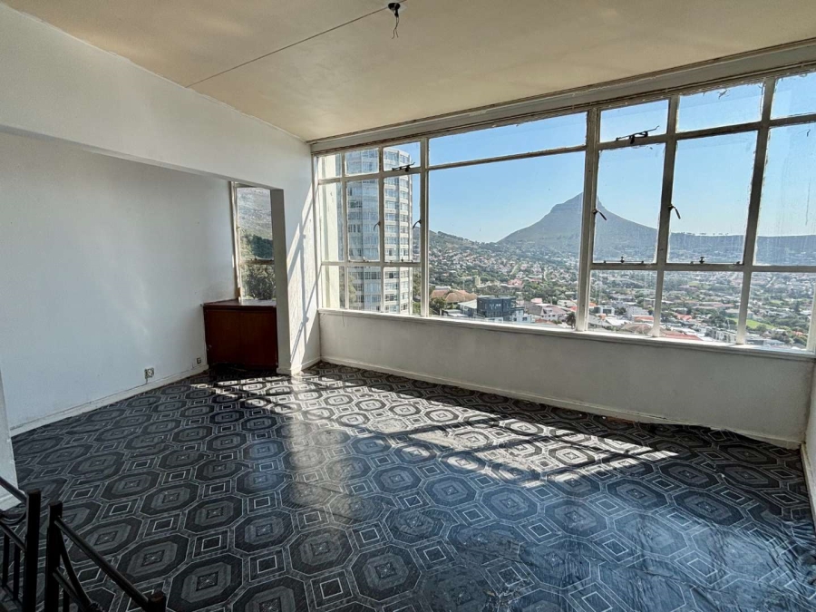 2 Bedroom Property for Sale in Vredehoek Western Cape